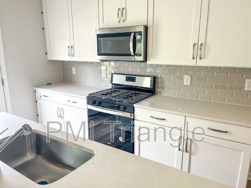 802 Oak Center Dr - Photo 5 of 26