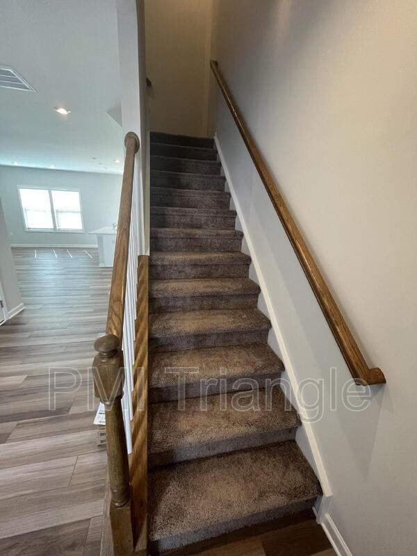 802 Oak Center Dr - Photo 7 of 26