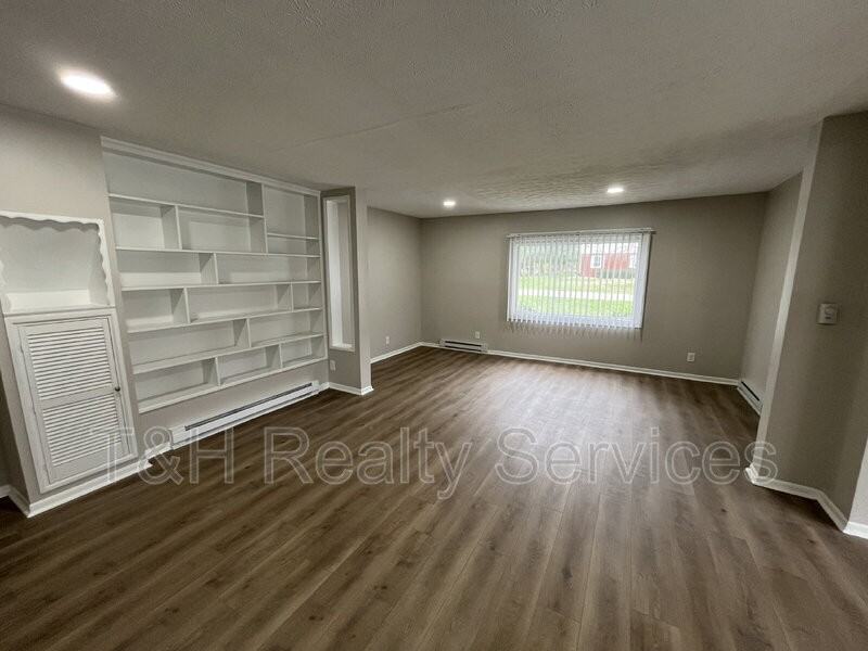3180 Blue Bluff Rd - Photo 6 of 36