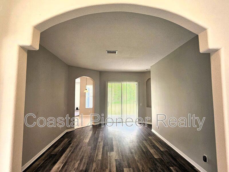 21144 Tyrell Way - Photo 4 of 33