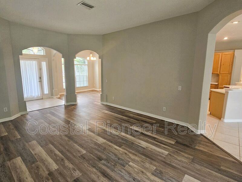 21144 Tyrell Way - Photo 5 of 33