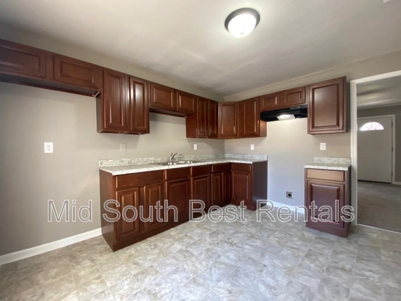 536 Hewlett Rd - Photo 3 of 8