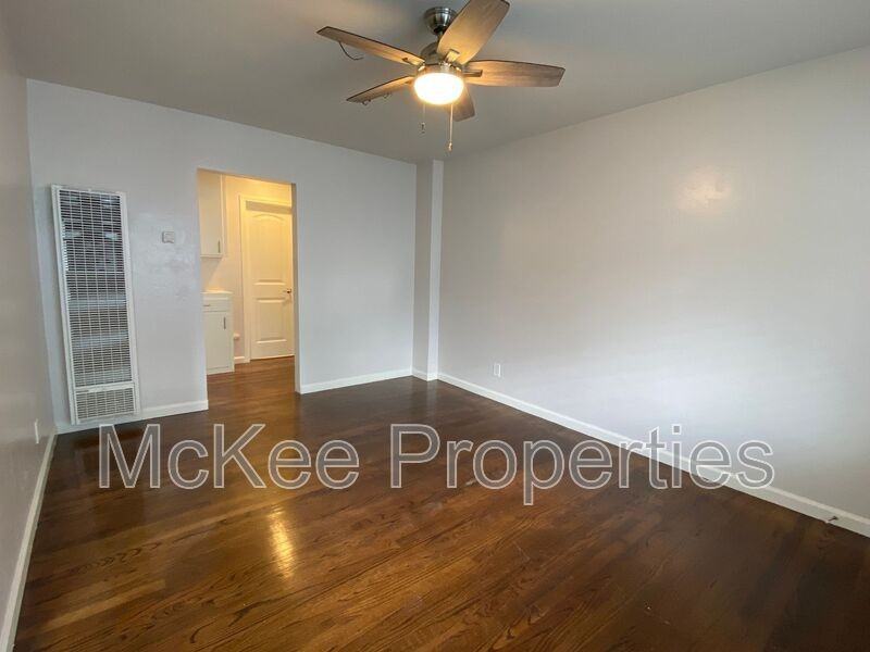 Van Dyke Ave - Photo 2 of 8