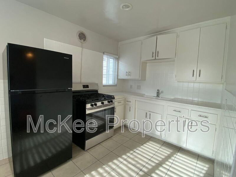 Van Dyke Ave - Photo 4 of 8