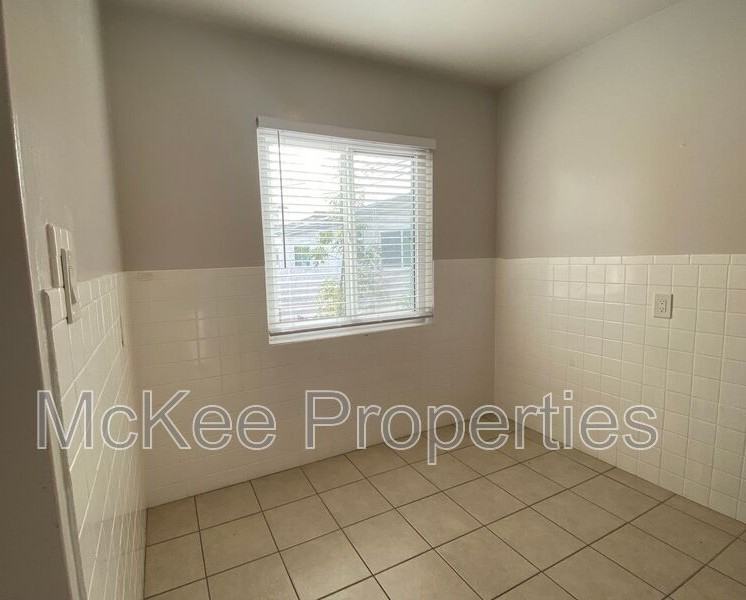 Van Dyke Ave - Photo 5 of 8