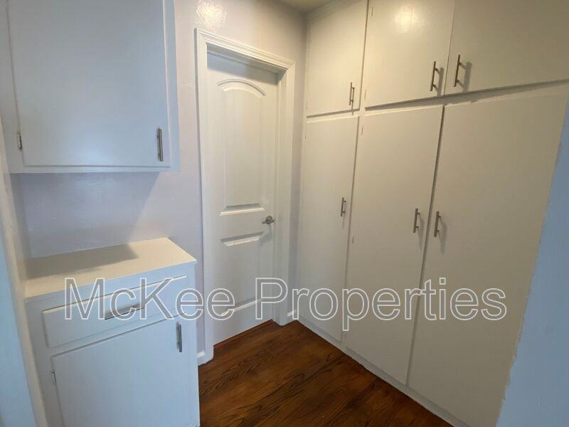 Van Dyke Ave - Photo 6 of 8