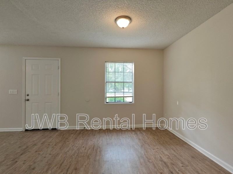 1567 Rutledge Ave - Photo 7 of 13