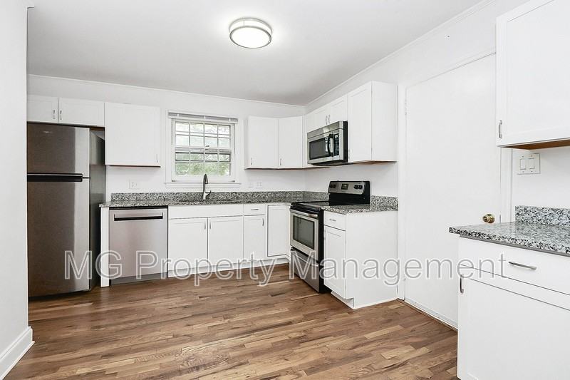 5039 Baylor Dr - Photo 4 of 20
