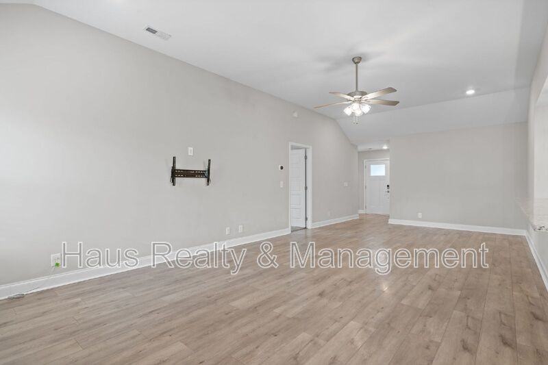 219 Clark Rd - Photo 7 of 33