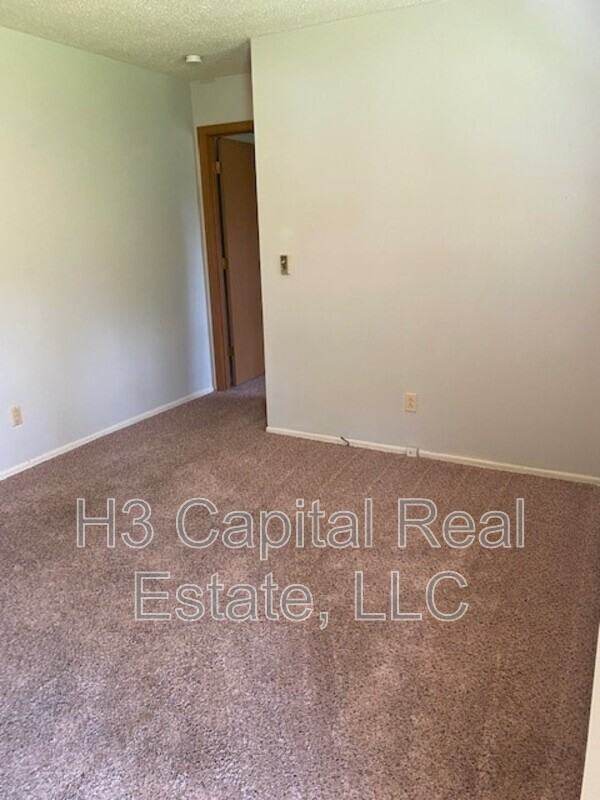 80 Phillips Dr #G - Photo 2 of 9