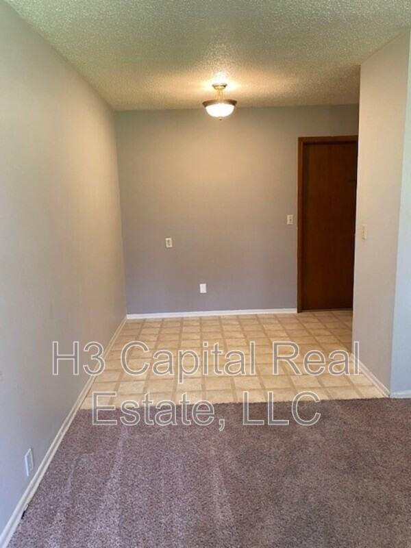 80 Phillips Dr #G - Photo 3 of 9