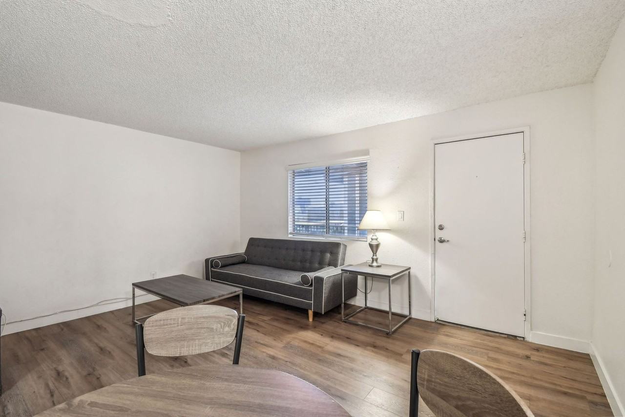 Venture on Colter - Photo 4 of 50