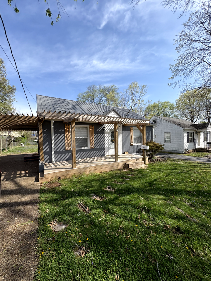 316 Fairview Dr - Photo 2 of 23