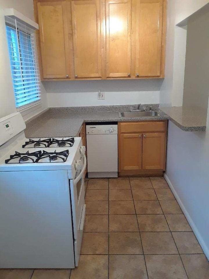 1933-43 Hickory Road - Photo 2 of 8