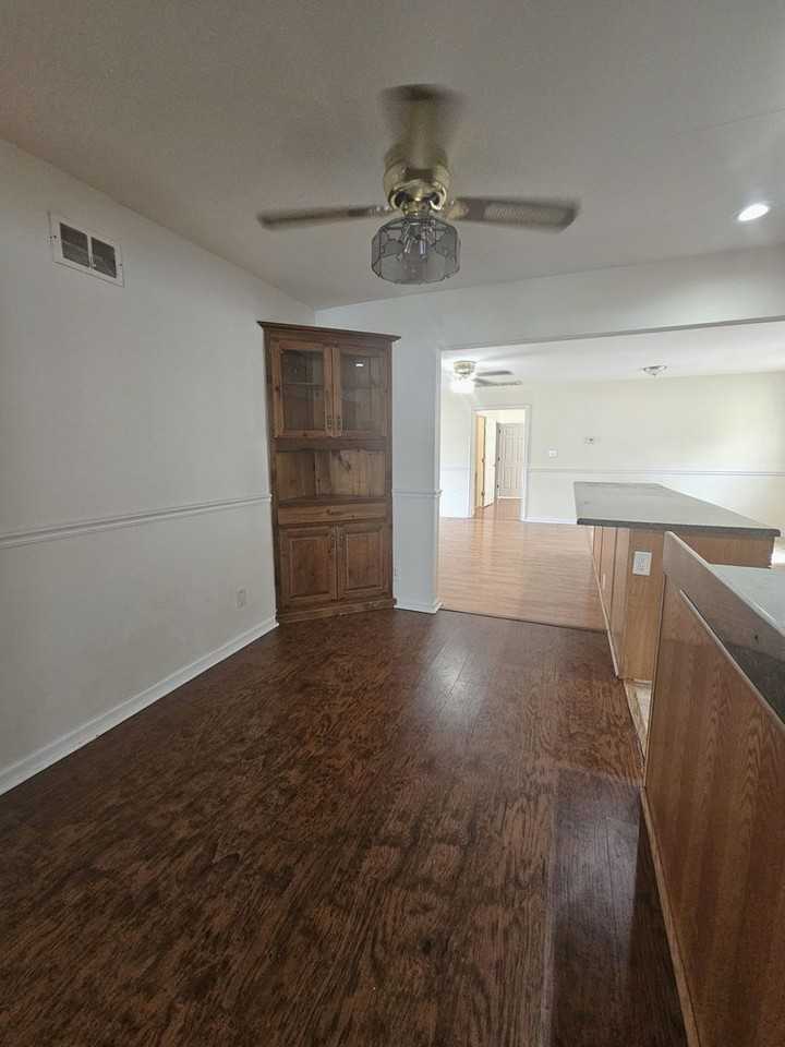 1133 Leland Cir - Photo 6 of 33