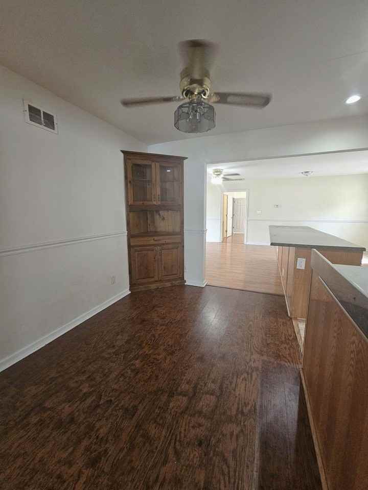 1133 Leland Cir - Photo 7 of 33