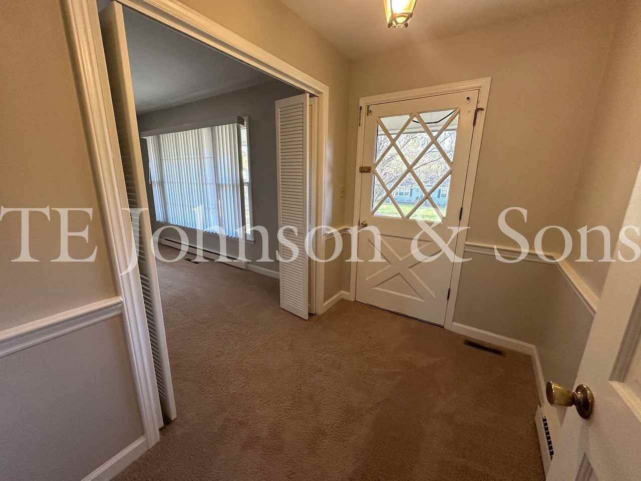 2722 Winslow Ln - Photo 2 of 26