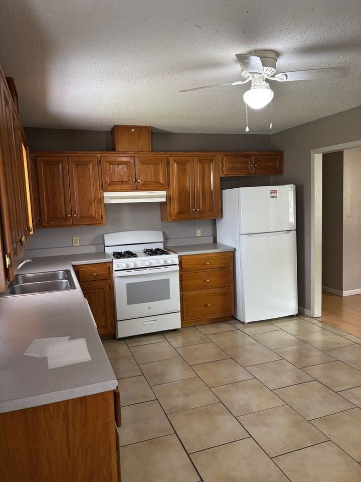 615 E Cleveland St - Photo 3 of 6