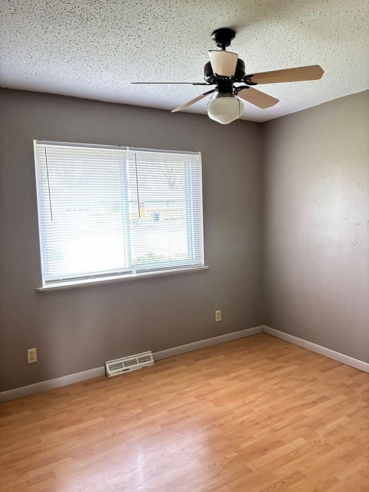 615 E Cleveland St - Photo 5 of 6