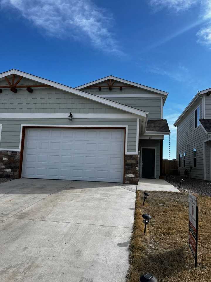 1119 Coyote Ln - Photo 2 of 25