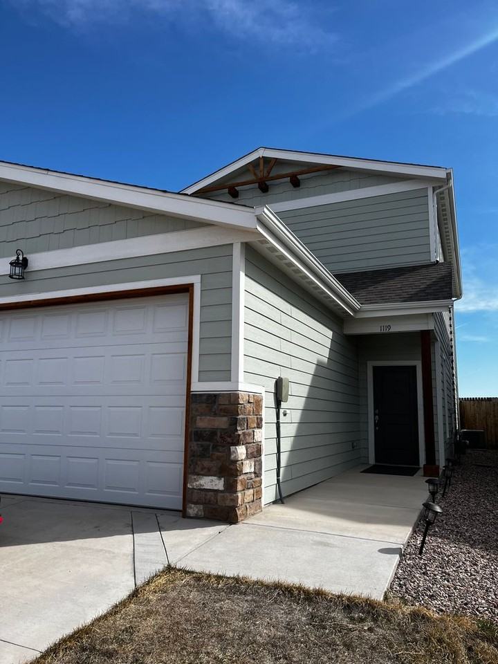 1119 Coyote Ln - Photo 3 of 25