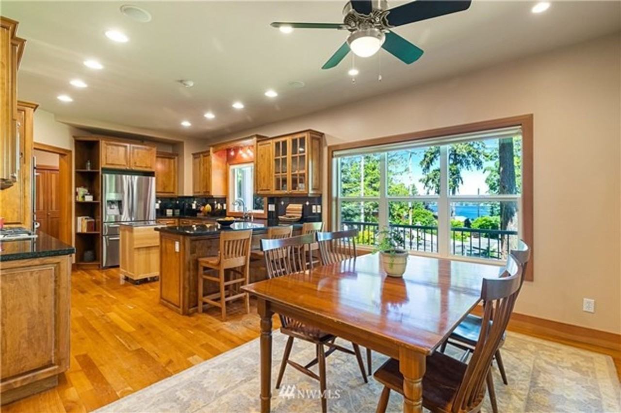 4618 Lakeway Dr - Photo 2 of 17