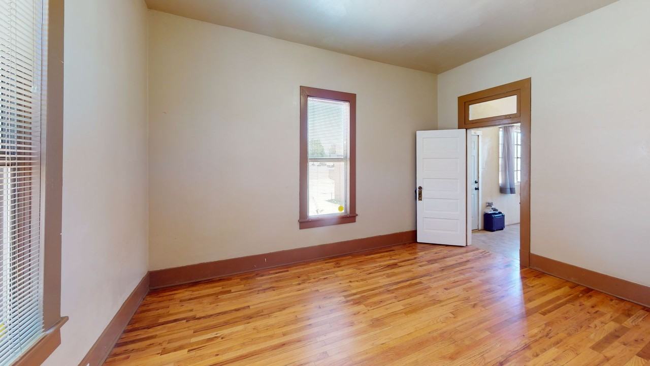 801 W Pine St - Photo 5 of 17