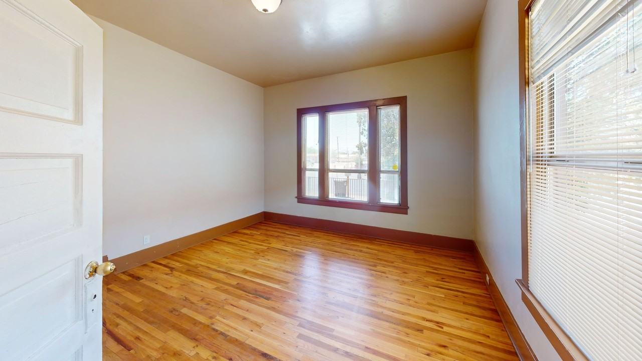 801 W Pine St - Photo 7 of 17