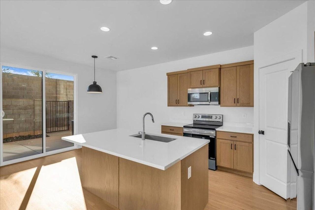 464 E Heritage Place Dr - Photo 3 of 13