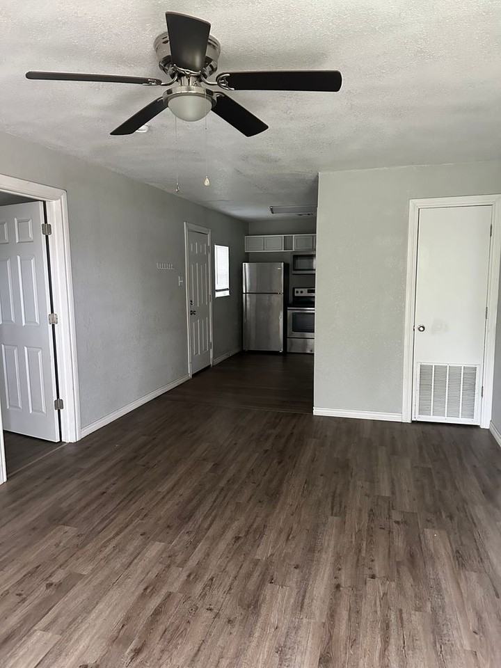 1713 Nw Irwin Ave - Photo 3 of 26