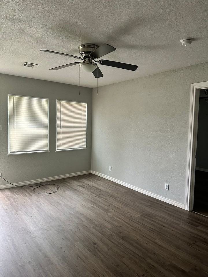 1713 Nw Irwin Ave - Photo 4 of 26