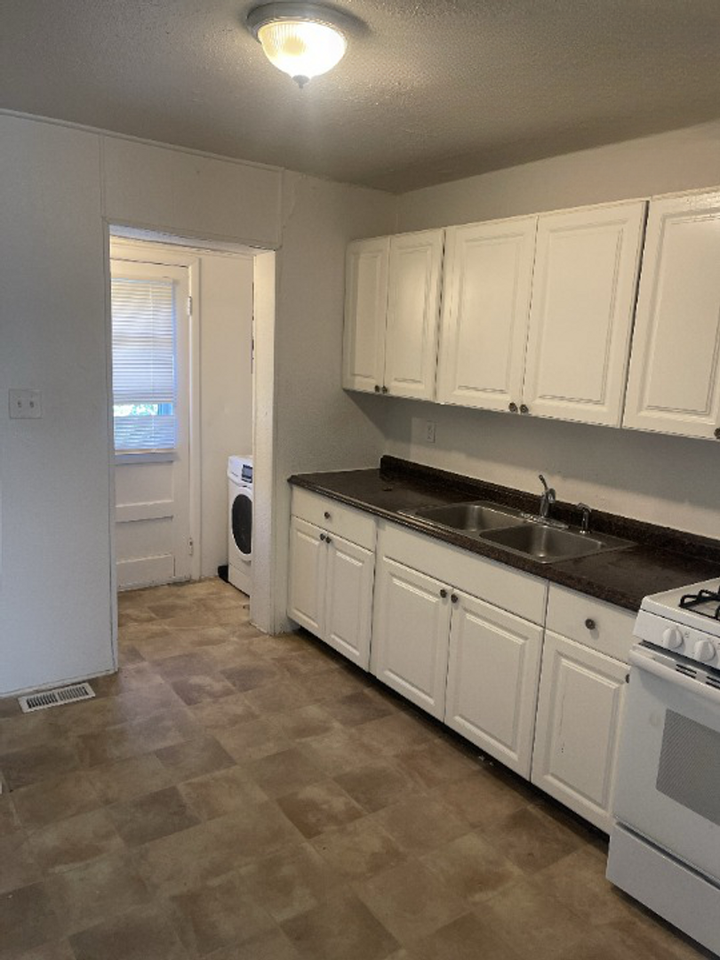 190 Washington Ave #9 - Photo 4 of 18