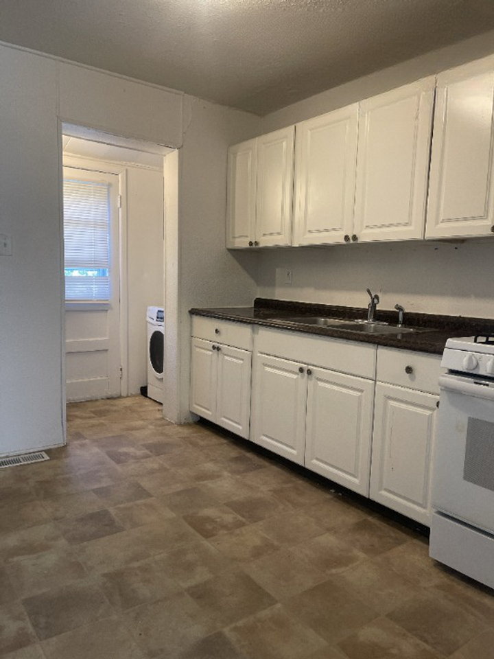 190 Washington Ave #9 - Photo 5 of 18