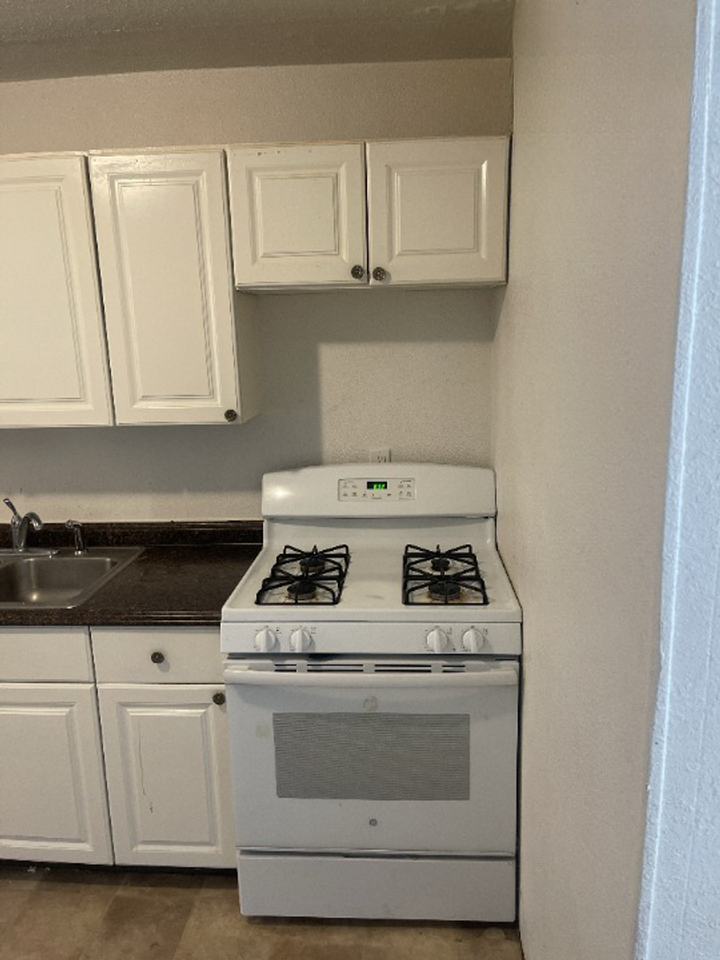 190 Washington Ave #9 - Photo 6 of 18