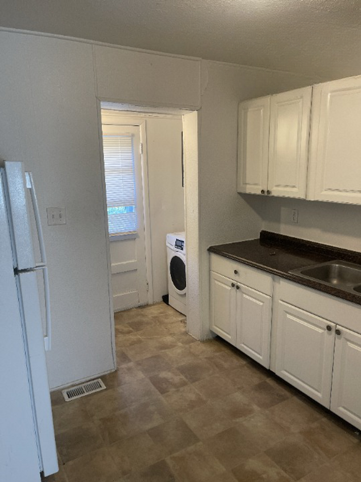 190 Washington Ave #9 - Photo 7 of 18