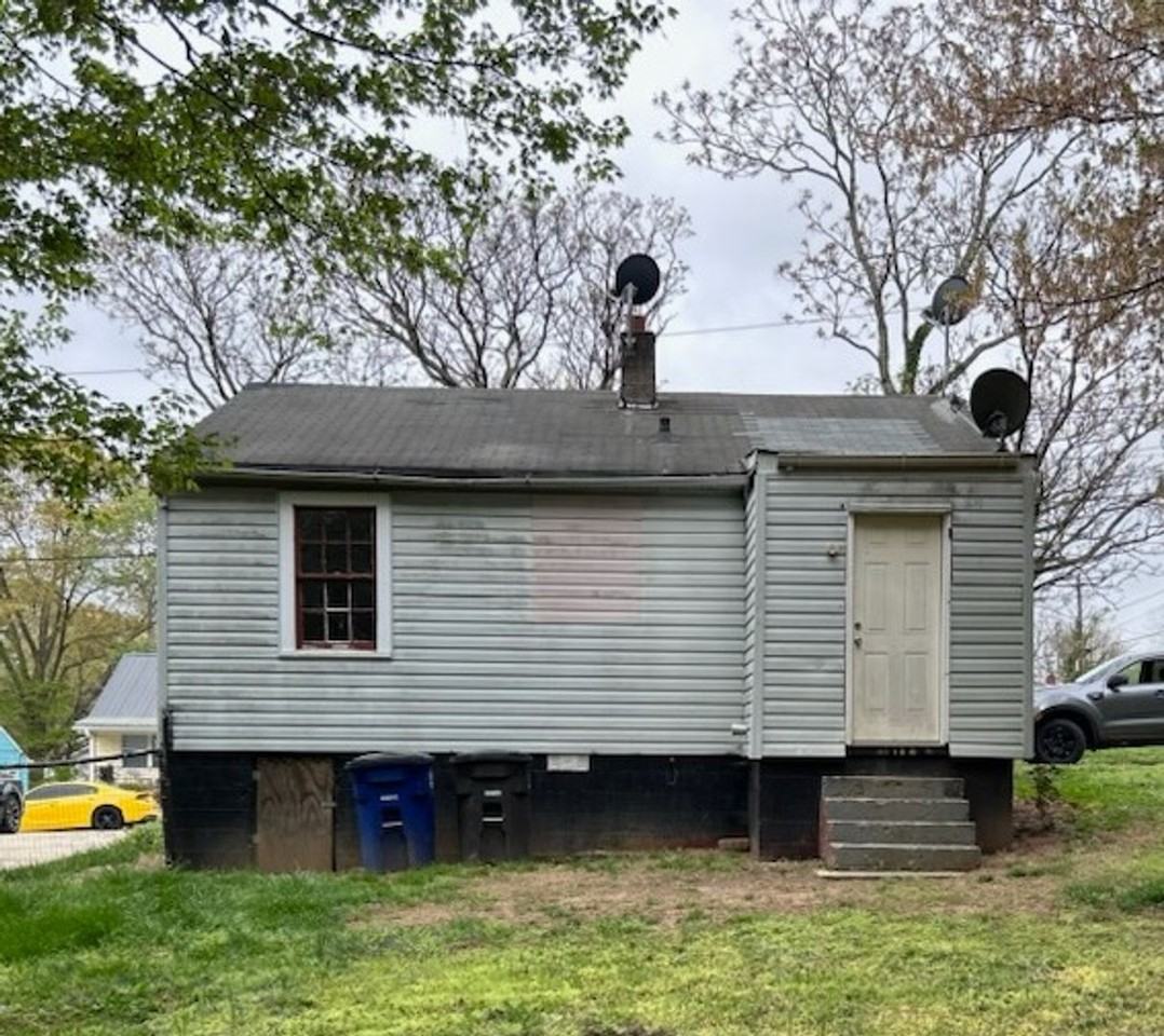 2701 Dudley St - Photo 2 of 9