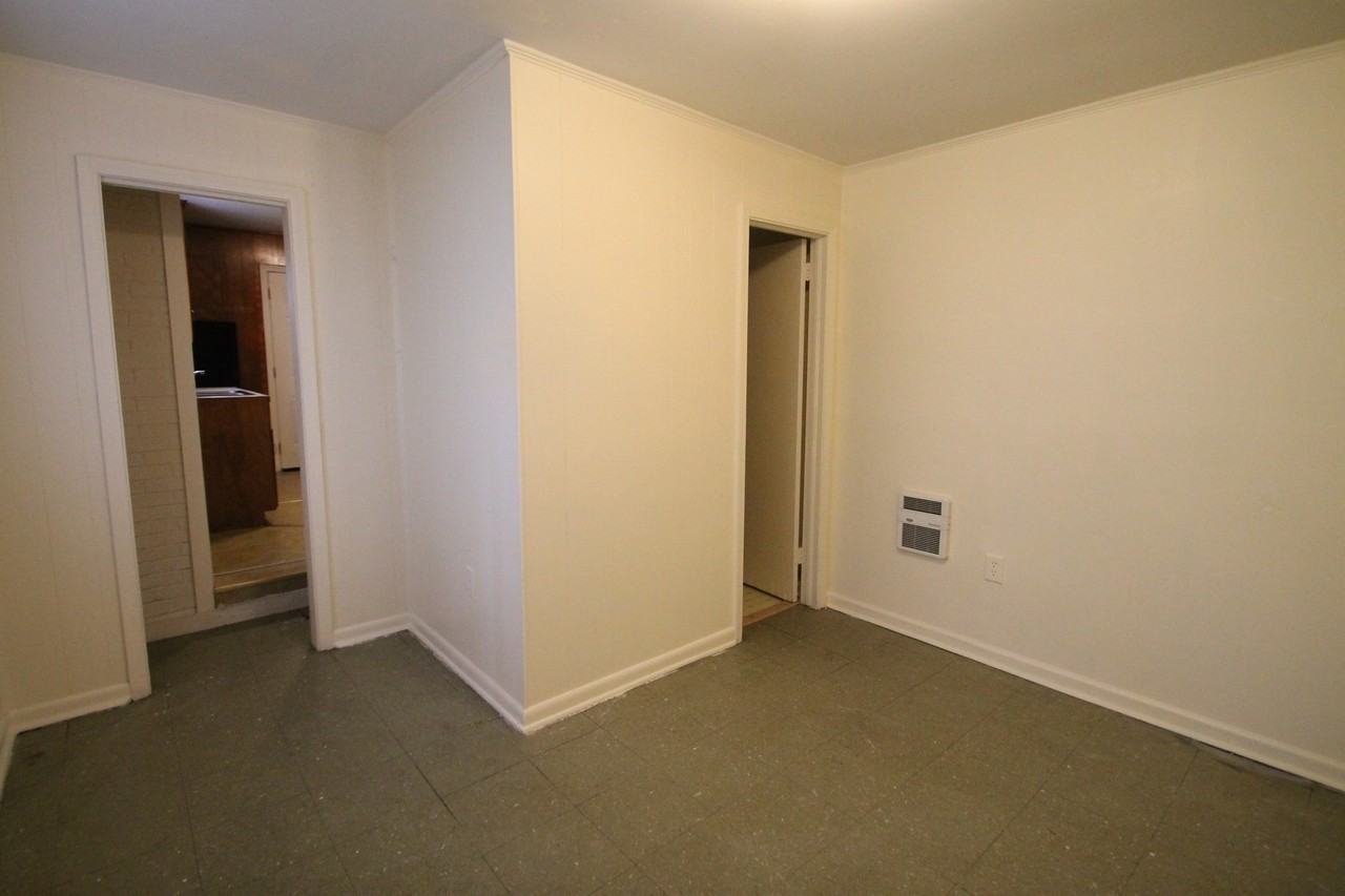 556 1/2 Flint St - Photo 6 of 8