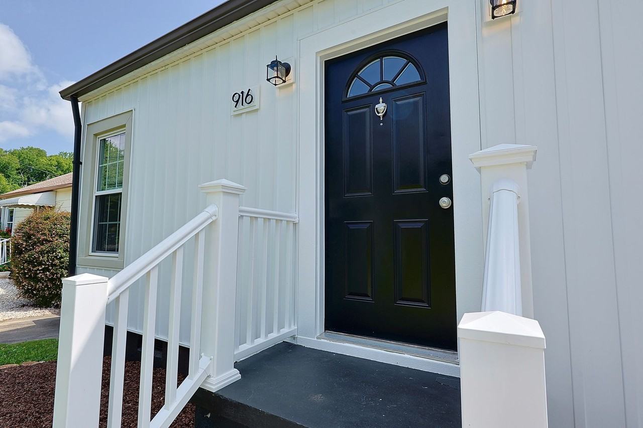 916 Hall St - Photo 3 of 21
