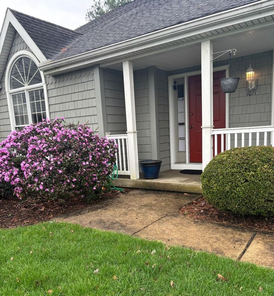 1071 Hillview Ln - Photo 3 of 13