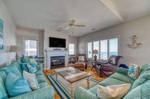featured image of 1821 Island Spirits @ 1821 N Shore Dr