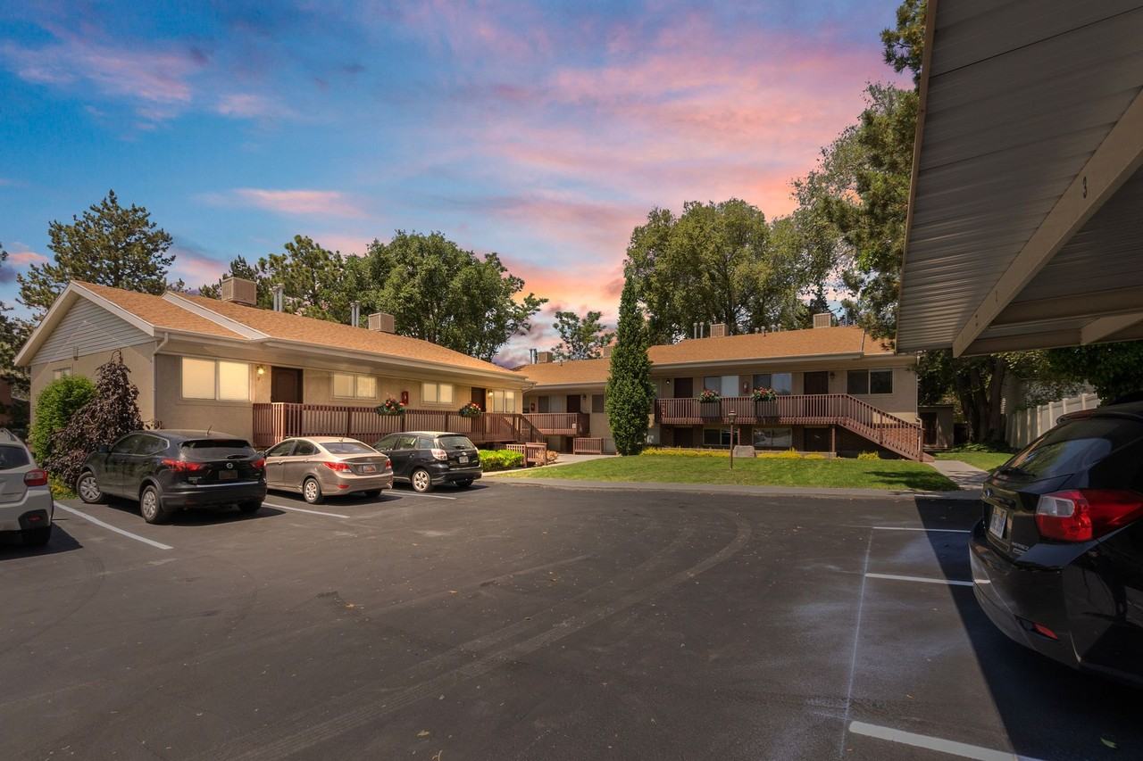 Cozy Millcreek Location! - Photo 3 of 9