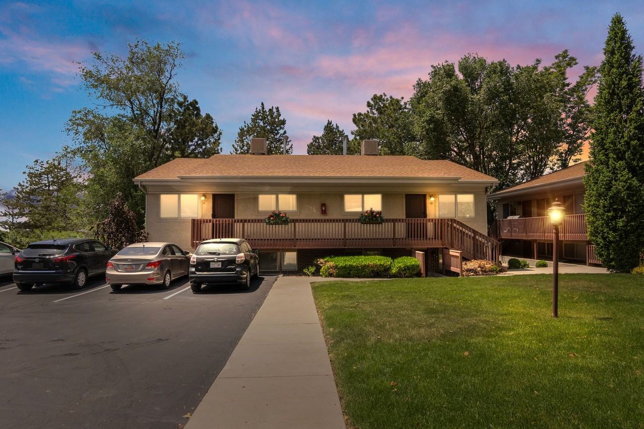 Cozy Millcreek Location! - Photo 4 of 9