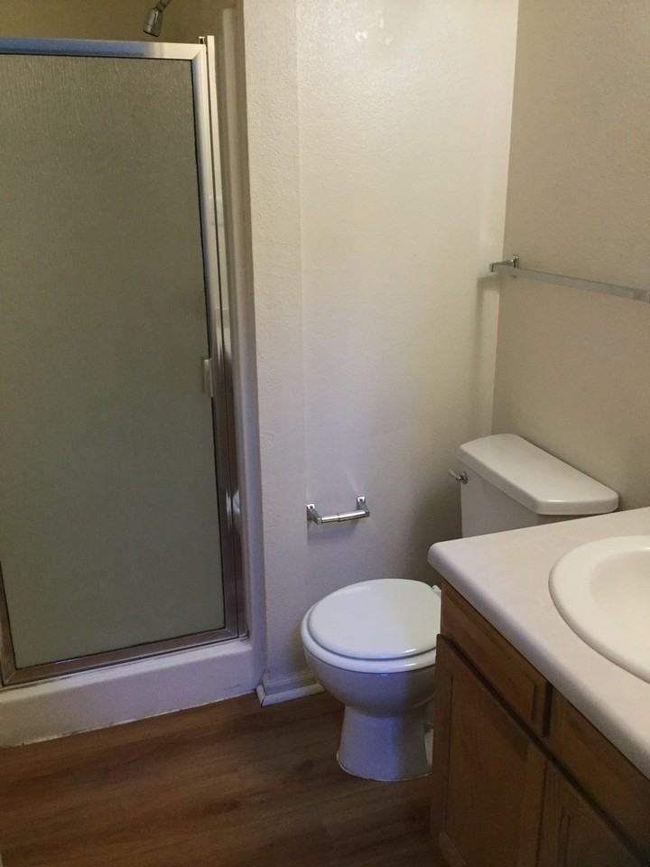 208 Hacienda Ct - Photo 2 of 9