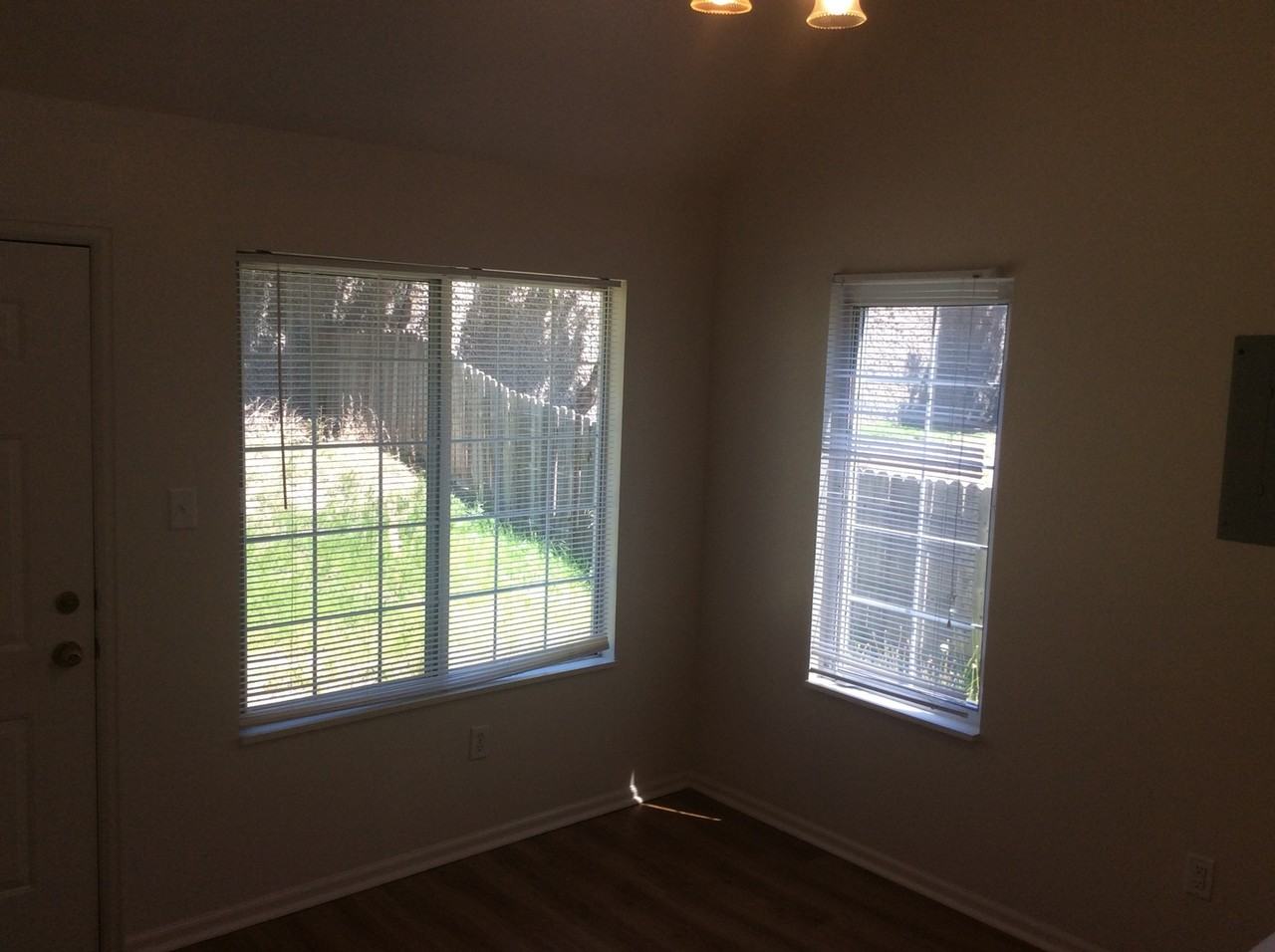 208 Hacienda Ct - Photo 6 of 9