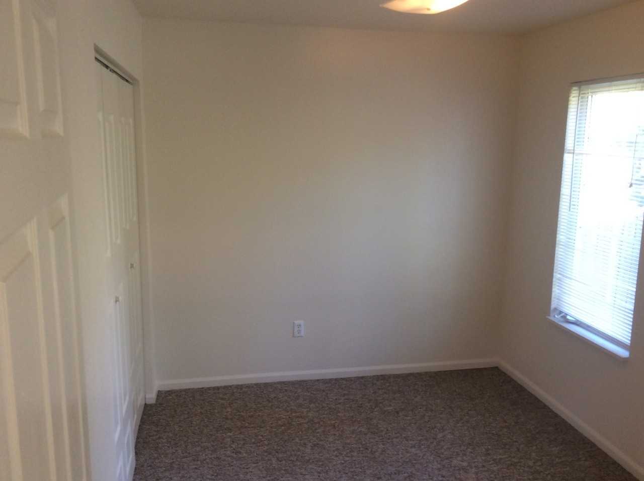 208 Hacienda Ct - Photo 7 of 9