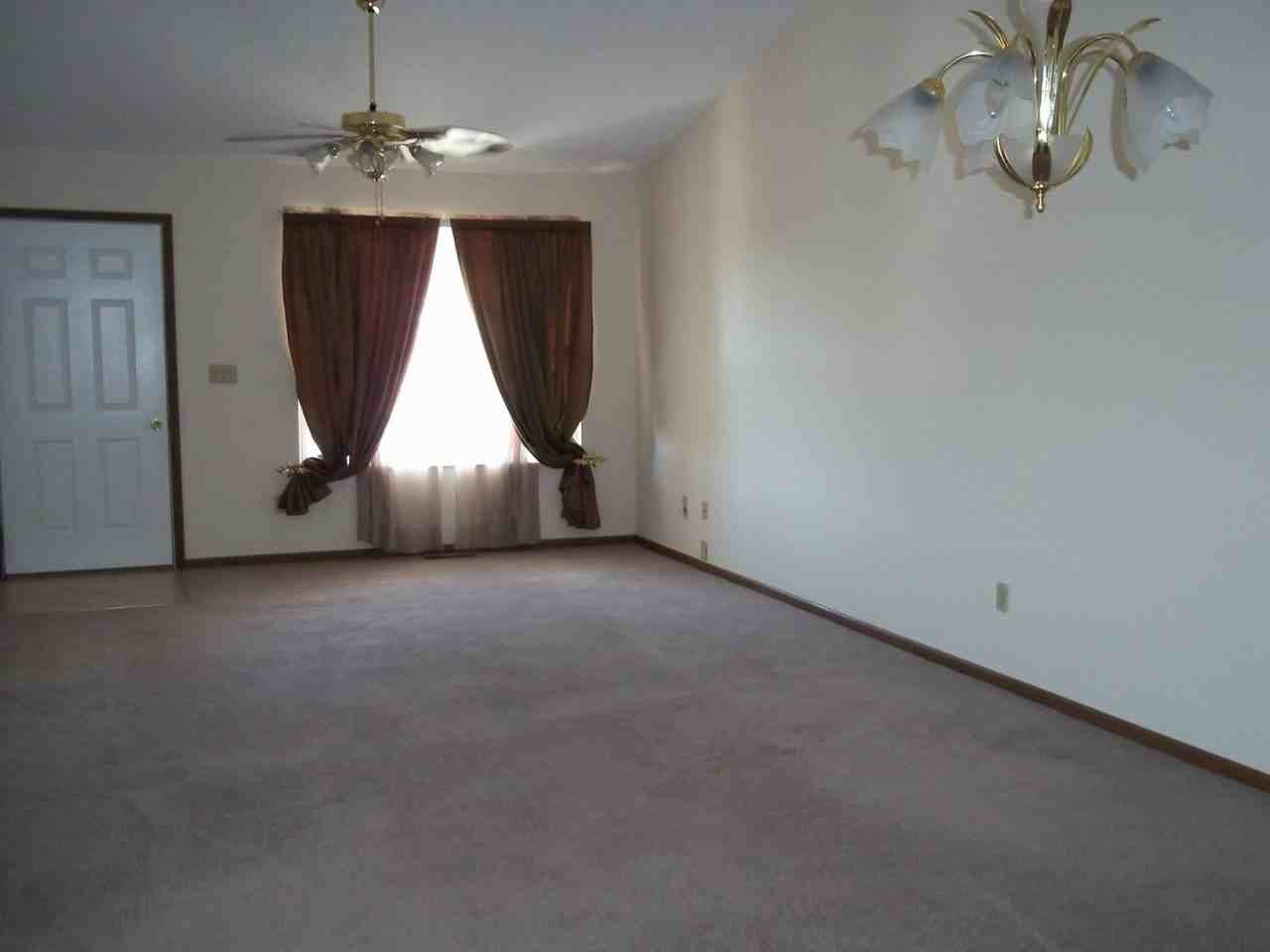 107 Cecelia Dr - Photo 2 of 9