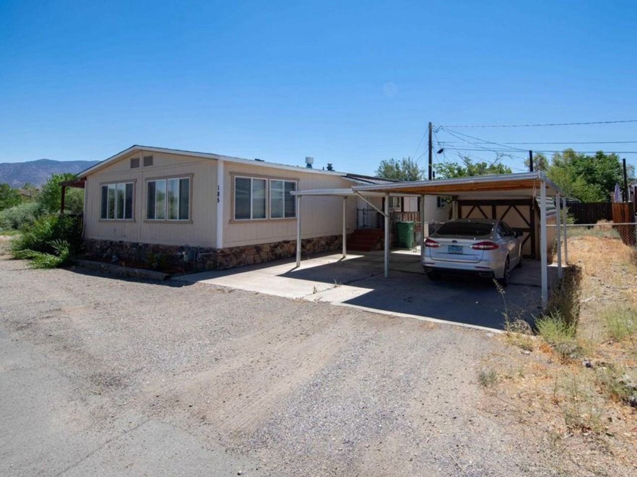 185 Hall St - Photo 2 of 38