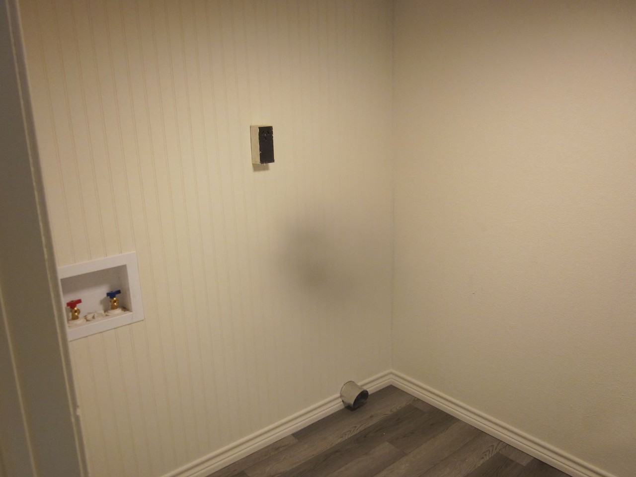 4216 S Hughes St - Photo 4 of 9