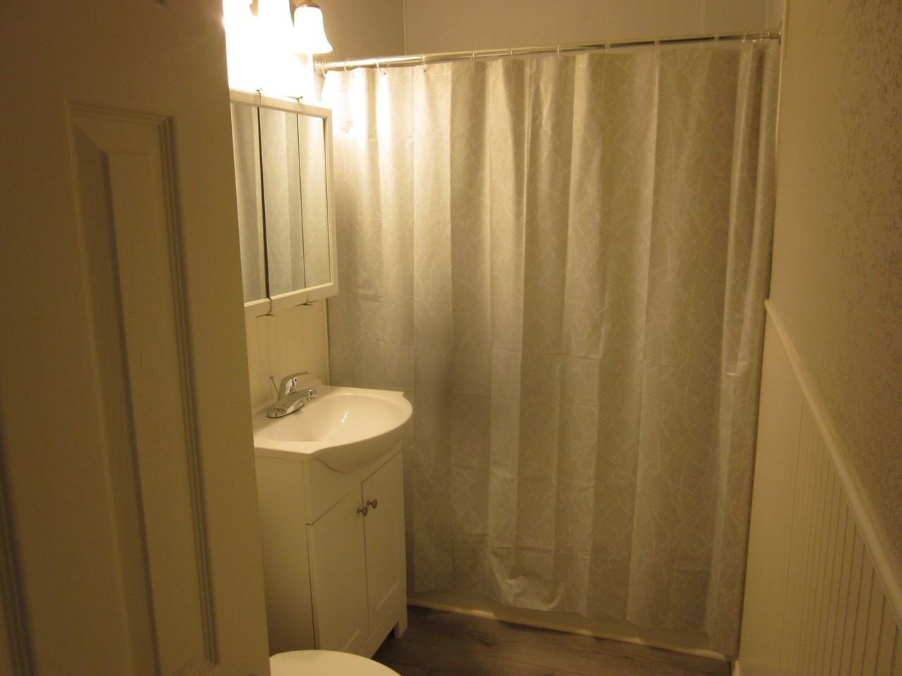 4216 S Hughes St - Photo 6 of 9
