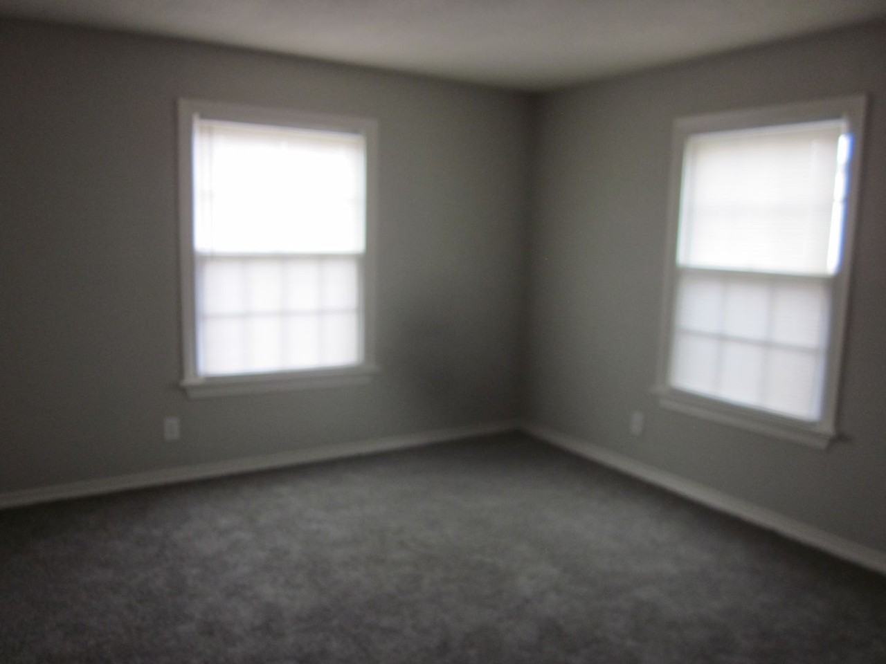 4216 S Hughes St - Photo 7 of 9